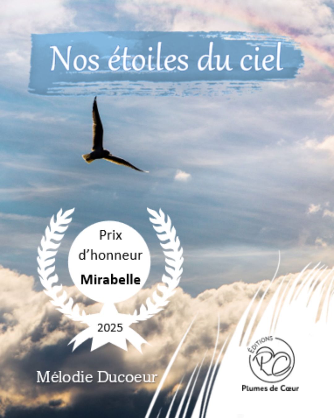 Couverture du recueil de poèmes, Nos étoiles du ciel de Mélodie Ducoeur. On y voit un ciel avec un oiseau ainsi qu'un prix littéraire, le prix d'honneur Mirabelle 2025
