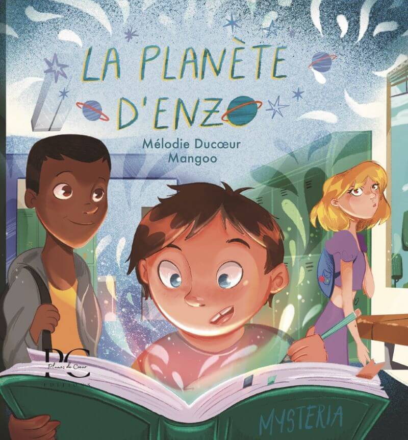On devine un jeune garçon qui tient un livre "la planète d'Enzo", un album illustré sur la différence
